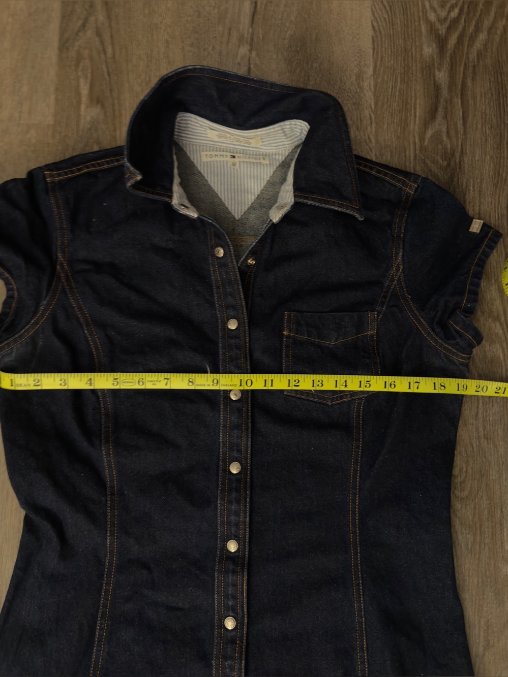 Tommy Hilfiger SZ 12 dark blue denim dress. Cap sleeve snap front. - Picture 8 of 12